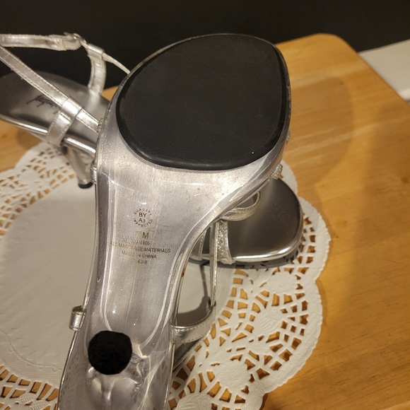 NIB Jacqueline Ferrar Shoes Woman's 7.5M Silver High Heels Party Shoes - Picture 6 of 12